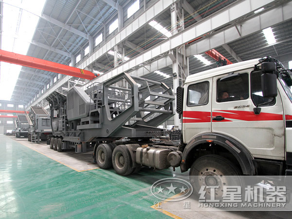 120tph-250tph可移动破碎站发货车间一角 120tph-250tph可移动破碎站发货车间一角