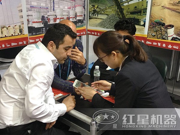 广西砂石厂江先生与RAYBET雷竞技入口销售经理洽谈 广西砂石厂江先生与RAYBET雷竞技入口销售经理洽谈