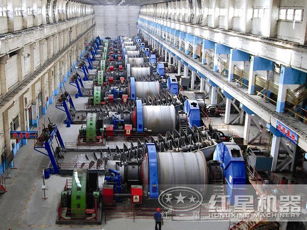 山西金矿浮选设备生产线现场:球磨机 山西金矿浮选设备生产线现场:球磨机