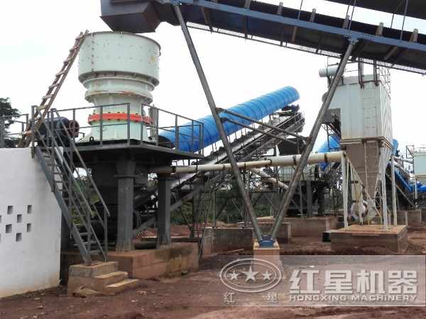 时产50吨-100吨矿石废料/边角料破碎现场一 时产50吨-100吨矿石废料/边角料破碎现场一