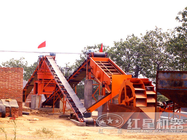 水轮式洗砂机工作现场 水轮式洗砂机工作现场