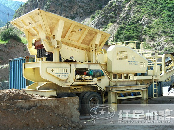 配制砂机的青石移动碎石机 配制砂机的青石移动碎石机