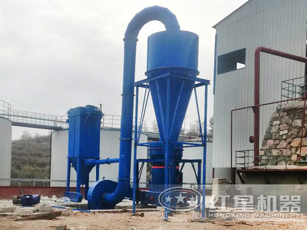 江西某石灰石磨粉加工现场 江西某石灰石磨粉加工现场