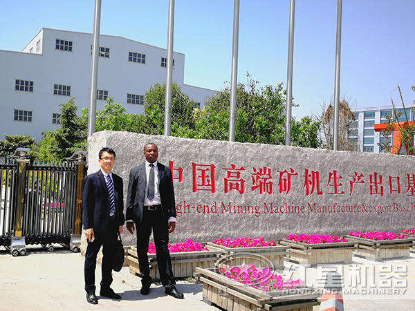 印尼用户合影于RAYBET雷竞技入口门口 印尼用户合影于RAYBET雷竞技入口门口