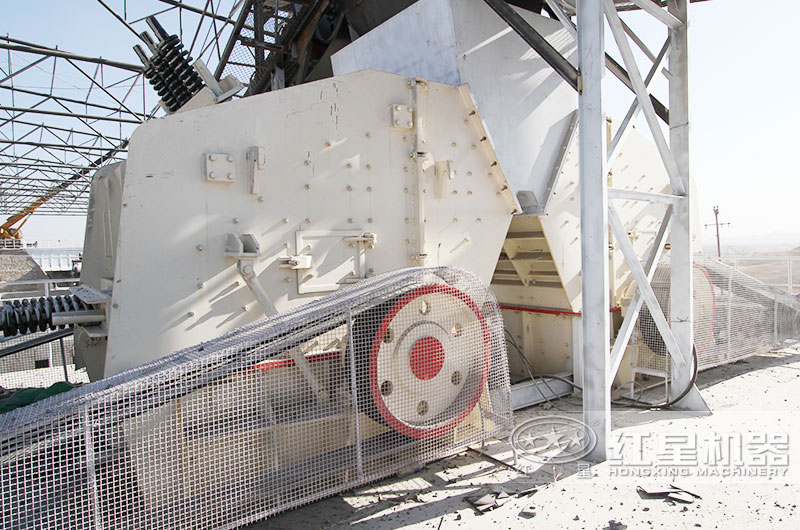 反击式破碎机作业现场 反击式破碎机作业现场