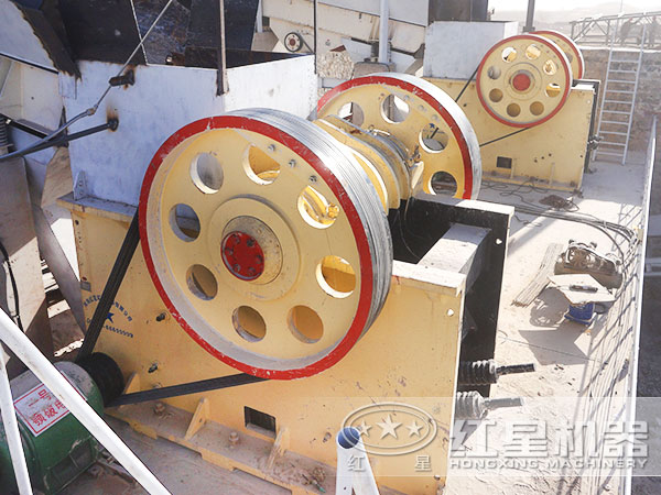 河北某大型环保节能制砂生产线现场 河北某大型环保节能制砂生产线现场