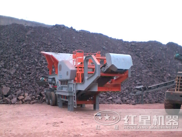 时产200吨废钢渣移动破碎生产线:单台设备作业 时产200吨废钢渣移动破碎生产线:单台设备作业