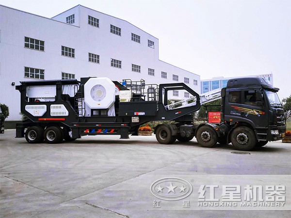 车头拉着行走的新型环保移动石子加工机 车头拉着行走的新型环保移动石子加工机