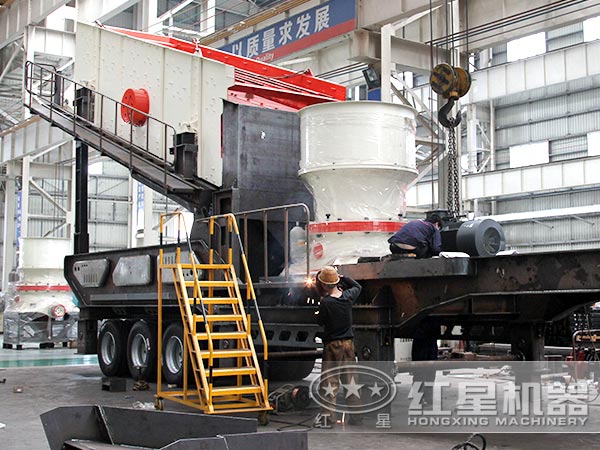 车载移动式磕石机械:配圆锥破 车载移动式磕石机械:配圆锥破