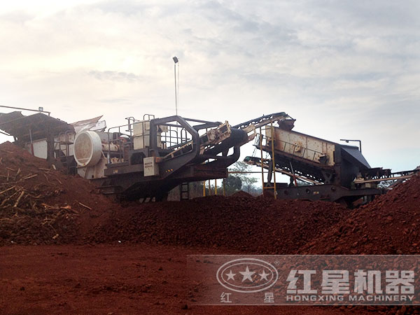 移动筛石机与移动颚破机联合作业 移动筛石机与移动颚破机联合作业
