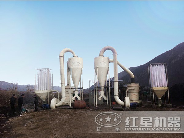 锆石磨粉机工作现场 锆石磨粉机工作现场