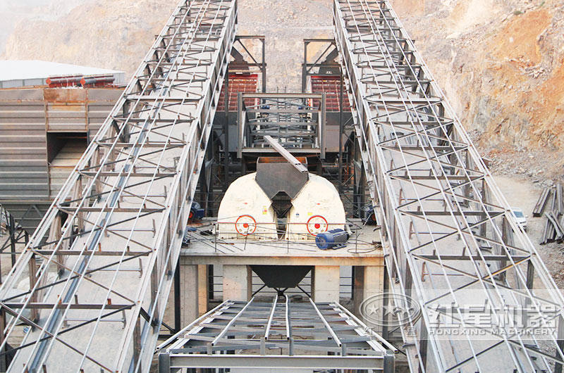 河北辉石锤式破碎机作业现场 河北辉石锤式破碎机作业现场