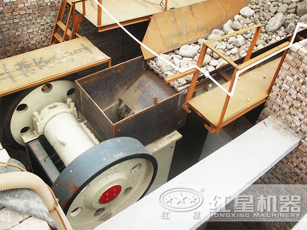 辉石破碎机工作现场 辉石破碎机工作现场