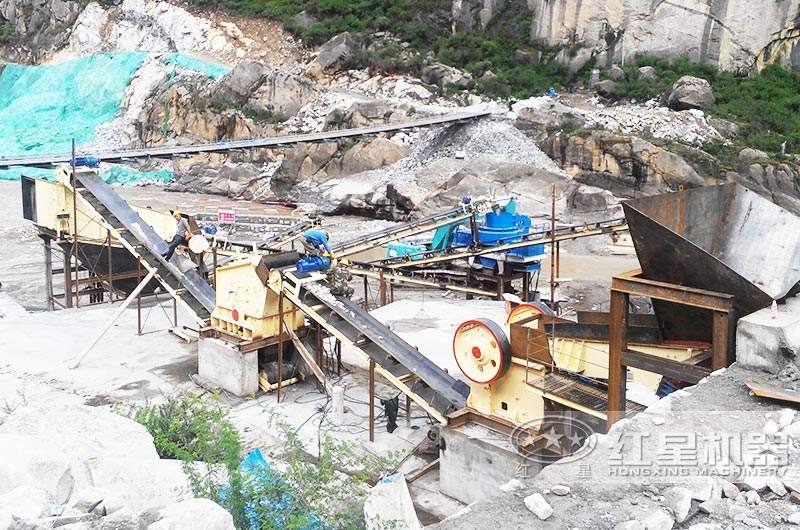 整套时产300-500t的石英砂制砂生产线现场 整套时产300-500t的石英砂制砂生产线现场
