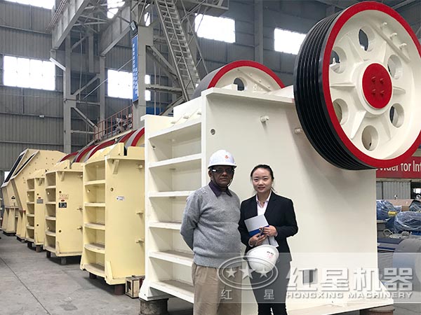 锑矿颚式破碎机客户合影 锑矿颚式破碎机客户合影