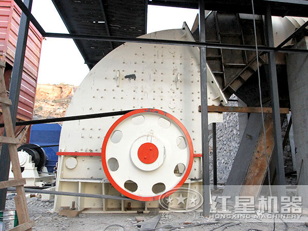 青石重锤破工作现场 青石重锤破工作现场