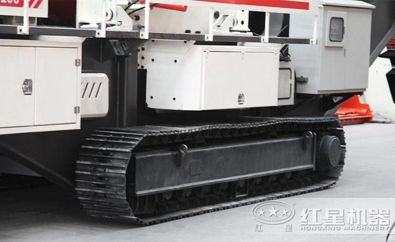 小型履带石头破碎机:履带液压驱动,砂厂畅通无阻 小型履带石头破碎机:履带液压驱动,砂厂畅通无阻