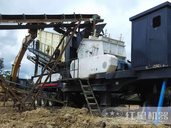 山东反击式移动破碎站生产现场 山东反击式移动破碎站生产现场