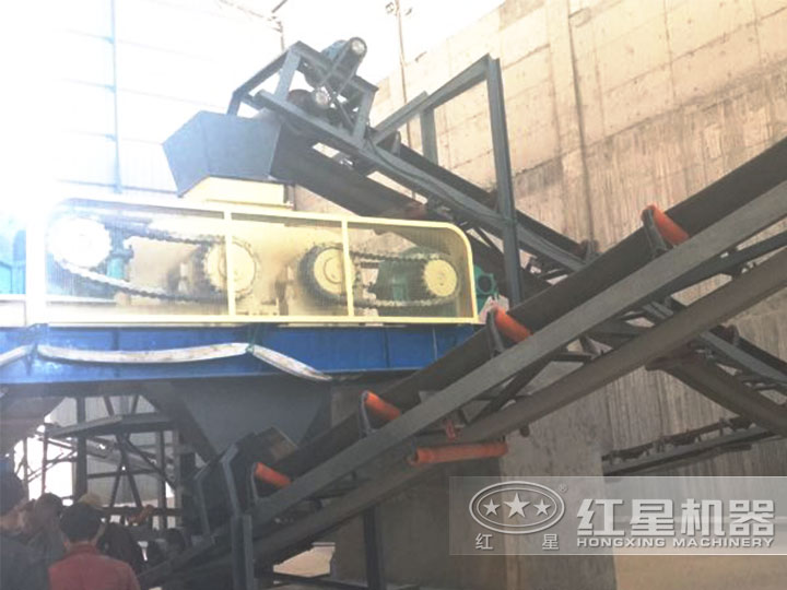 对辊式碎石机作业现场 对辊式碎石机作业现场