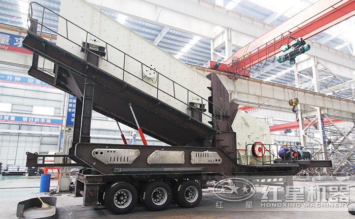 轮胎移动式河卵石破碎设备,中细碎反击破+筛分一体机,效能高节能、绿色环保