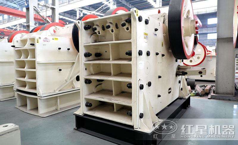 鄂式破碎机,优质钢板铸成,使用寿命长 style=width:720px;