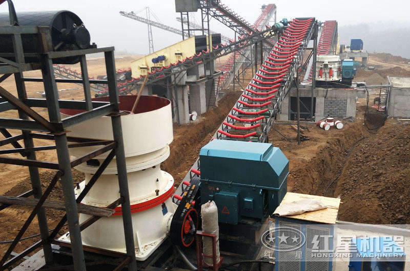 日产3500吨沙石料子的圆锥破现场粉尘少,噪音小