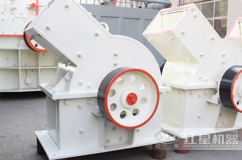 锤式破碎机占地面积小,方便移动 锤式破碎机占地面积小,方便移动