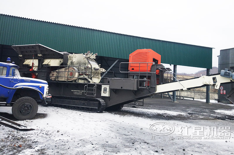 小型一体制砂生产线现场:配细碎机 小型一体制砂生产线现场:配细碎机