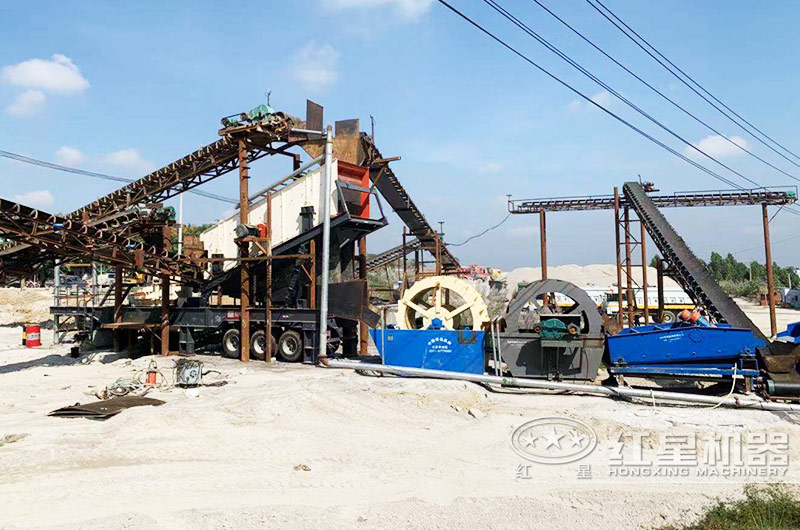 移动柴油机小型制砂机+洗砂生产现场 移动柴油机小型制砂机+洗砂生产现场