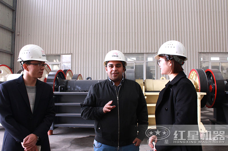 客户远道而来,现场咨询 客户远道而来,现场咨询