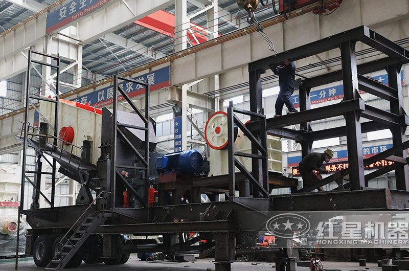 鄂破圆锥移动式破碎机:给料+粗碎+制砂+筛分 鄂破圆锥移动式破碎机:给料+粗碎+制砂+筛分