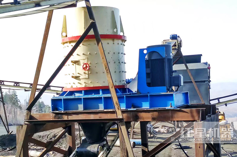河北时产100吨的立式复合破碎机安装现场一 河北时产100吨的立式复合破碎机安装现场一