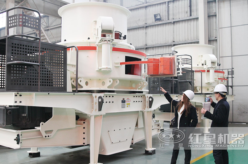 冲击式制砂机:对石料进行制砂处理,级配合理 冲击式制砂机:对石料进行制砂处理,级配合理