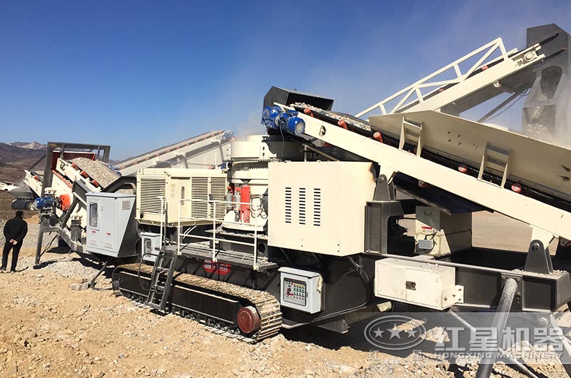 山东客户履带式碎石机作业现场图 山东客户履带式碎石机作业现场图