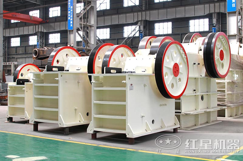 图1:颚式破碎机 图1:颚式破碎机