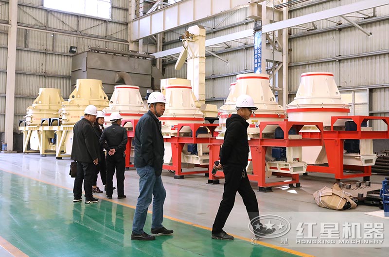 小型制砂机客户来厂选购 小型制砂机客户来厂选购