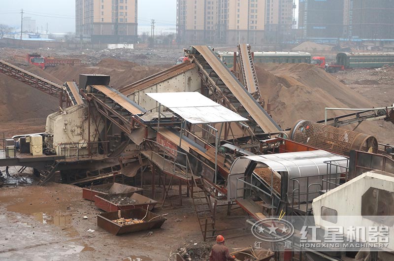 建筑垃圾破碎机作业现场图 建筑垃圾破碎机作业现场图