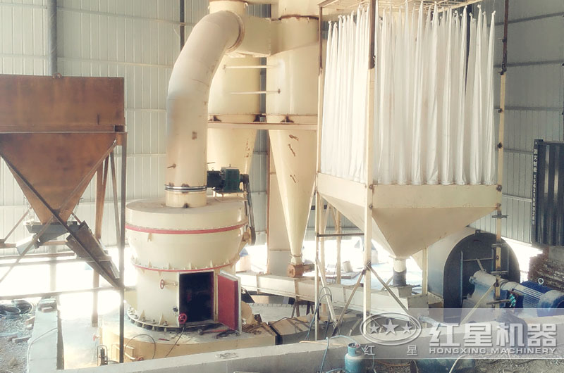 白云石雷蒙磨粉机作业现场图 白云石雷蒙磨粉机作业现场图