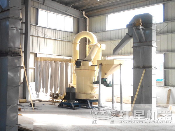 重晶石磨粉机工作现场图 重晶石磨粉机工作现场图