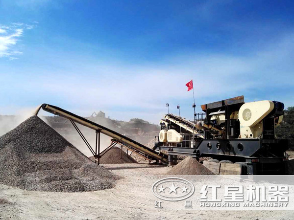 新一代移动碎石机作业现场图 新一代移动碎石机作业现场图