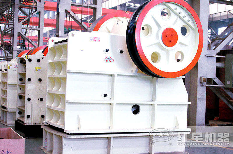 中型鄂式破碎机:粗碎物料碎石机 中型鄂式破碎机:粗碎物料碎石机