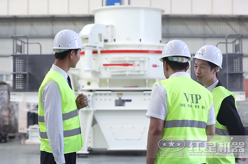 经理陪同客户到生产车间参观 经理陪同客户到生产车间参观