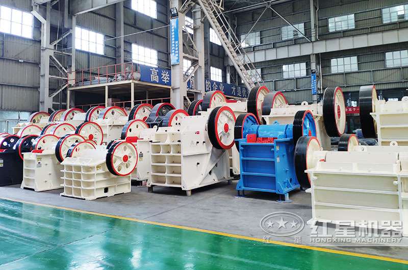 鄂式破碎机实拍,粗碎力度强 鄂式破碎机实拍,粗碎力度强