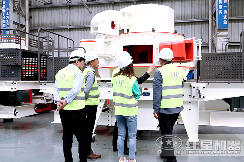 客户来厂进行参观、了解设备 客户来厂进行参观、了解设备