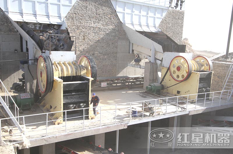 大型石块破碎机客户现场 大型石块破碎机客户现场