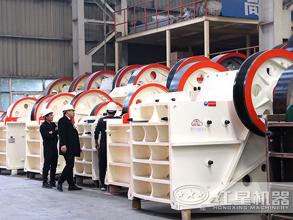 客户到厂考察混凝土破碎机 客户到厂考察混凝土破碎机