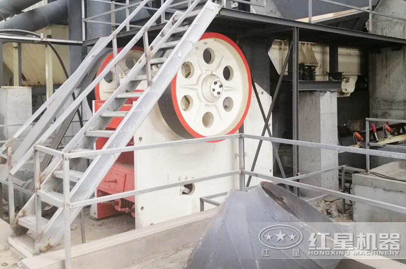 颚式破碎机作业现场图片 颚式破碎机作业现场图片