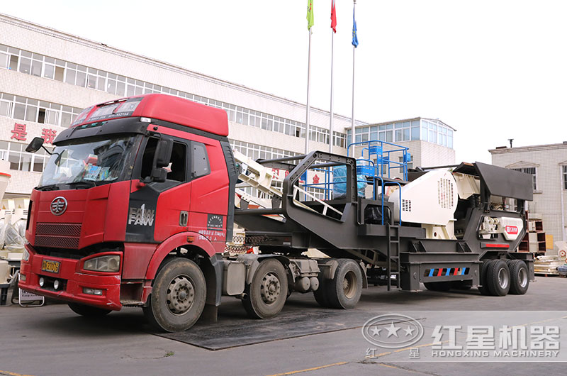 岩石粗碎移动破碎机设备发货图片 岩石粗碎移动破碎机设备发货图片