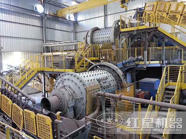 球磨机工作现场 球磨机工作现场