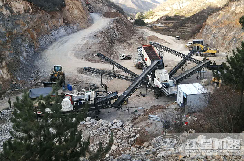 河南客户移动式碎石破碎机工作现场 河南客户移动式碎石破碎机工作现场